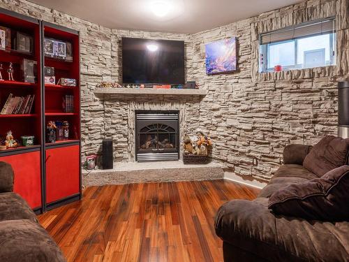 Salle familiale - 304 Rue De Boisbriand, Repentigny (Repentigny), QC - Indoor Photo Showing Living Room With Fireplace