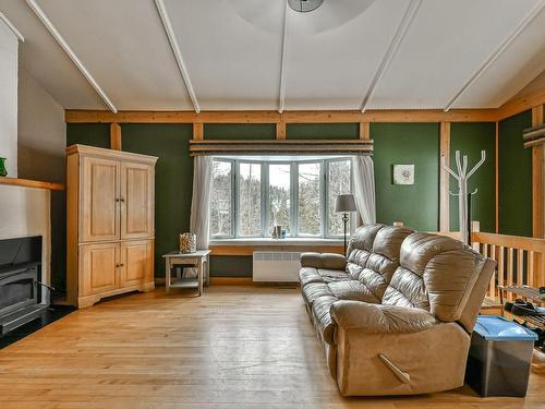 Living room - 14  - 16 Mtée Ferrier, Sainte-Marguerite-Du-Lac-Masson, QC - Indoor Photo Showing Living Room