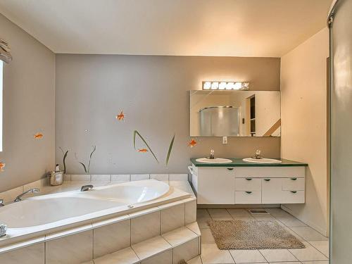 Ensuite bathroom - 14  - 16 Mtée Ferrier, Sainte-Marguerite-Du-Lac-Masson, QC - Indoor Photo Showing Bathroom