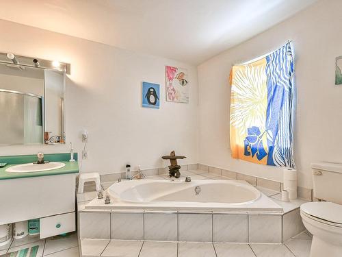 Ensuite bathroom - 14  - 16 Mtée Ferrier, Sainte-Marguerite-Du-Lac-Masson, QC - Indoor Photo Showing Bathroom