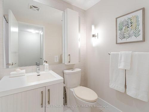 601-39 Sherbourne St, Toronto, ON - Indoor Photo Showing Bathroom