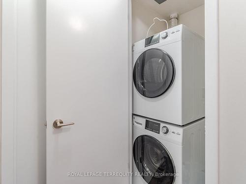 601-39 Sherbourne St, Toronto, ON - Indoor Photo Showing Laundry Room