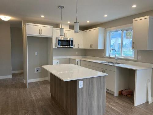 173-8800 Dallas Drive, Kamloops, BC - Indoor Photo Showing Kitchen With Double Sink With Upgraded Kitchen