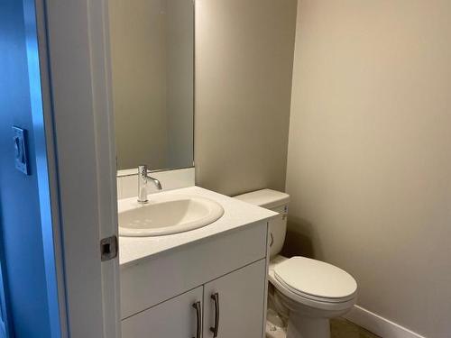 174-8800 Dallas Drive, Kamloops, BC - Indoor Photo Showing Bathroom