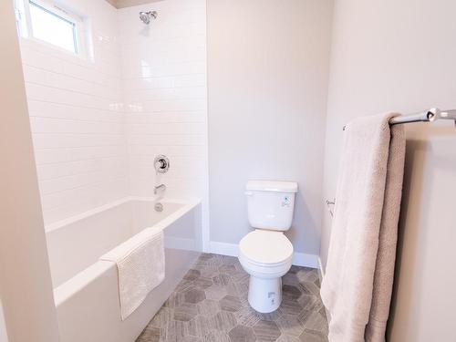 174-8800 Dallas Drive, Kamloops, BC - Indoor Photo Showing Bathroom