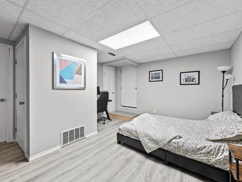 4637 Yellowhead Highway, Kamloops, BC - Indoor Photo Showing Bedroom