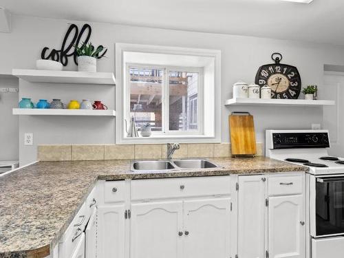 4637 Yellowhead Highway, Kamloops, BC - Indoor Photo Showing Kitchen With Double Sink