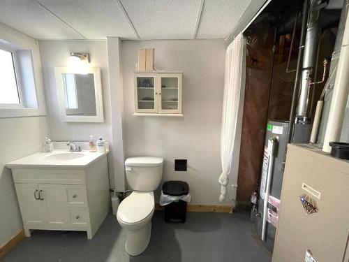 2543 Coutlee Ave, Merritt, BC - Indoor Photo Showing Bathroom