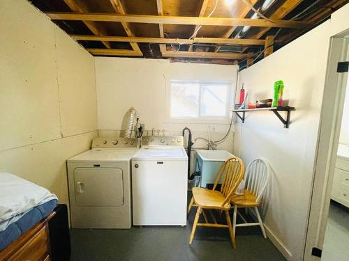 2543 Coutlee Ave, Merritt, BC - Indoor Photo Showing Laundry Room