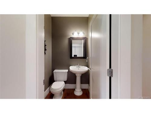 6250 Springlea Rd, Central Saanich, BC - Indoor Photo Showing Bathroom