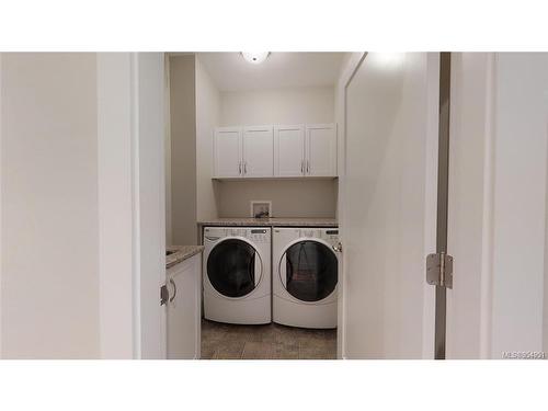 6250 Springlea Rd, Central Saanich, BC - Indoor Photo Showing Laundry Room