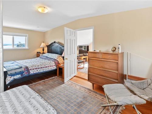 1097 Fifth Ave, Ucluelet, BC - Indoor Photo Showing Bedroom