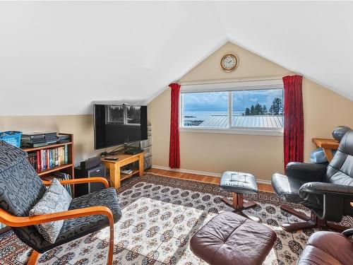 1097 Fifth Ave, Ucluelet, BC - Indoor Photo Showing Living Room