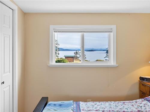 1097 Fifth Ave, Ucluelet, BC - Indoor Photo Showing Bedroom