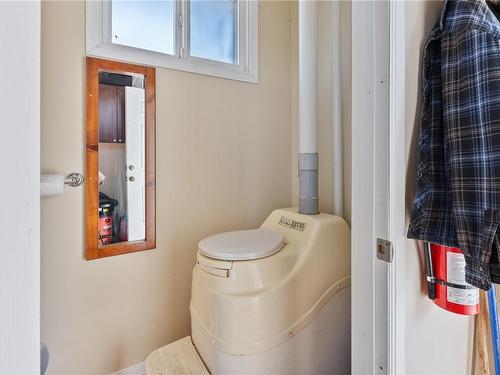 1097 Fifth Ave, Ucluelet, BC - Indoor Photo Showing Bathroom