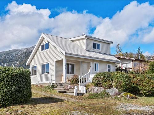 1097 Fifth Ave, Ucluelet, BC - Outdoor
