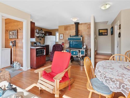 1097 Fifth Ave, Ucluelet, BC - Indoor