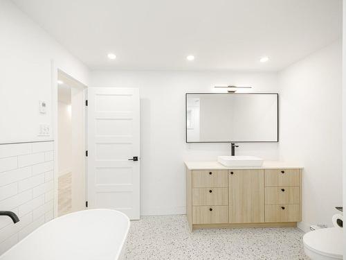 Bathroom - 585  - 587 Rue De Versailles, Blainville, QC - Indoor Photo Showing Bathroom