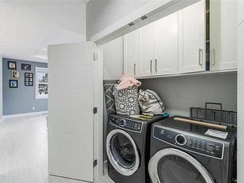 3790 Marjorie Way, Nanaimo, BC - Indoor Photo Showing Laundry Room