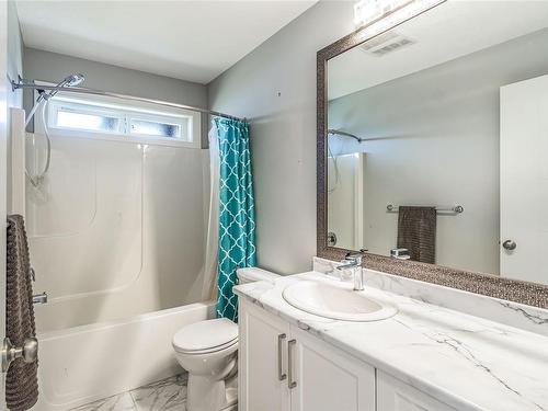 3790 Marjorie Way, Nanaimo, BC - Indoor Photo Showing Bathroom