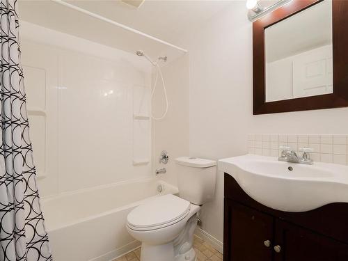 873 St. Andrews St, Nanaimo, BC - Indoor Photo Showing Bathroom