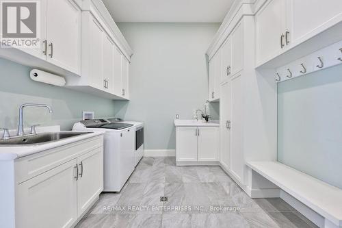 2581 North Service Rd, Lincoln, ON - Indoor Photo Showing Laundry Room