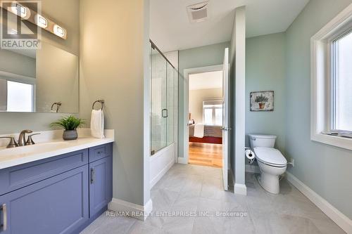 2581 North Service Road, Lincoln, ON - Indoor Photo Showing Bathroom