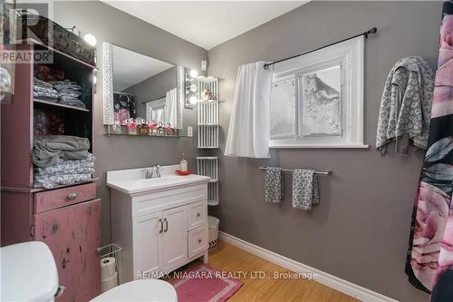 48 Myrtle Ave, Welland, ON - Indoor Photo Showing Bathroom