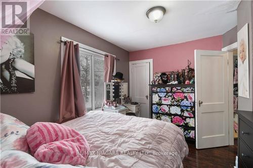 48 Myrtle Ave, Welland, ON - Indoor Photo Showing Bedroom