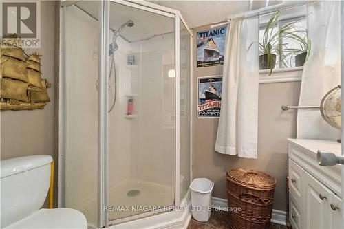 48 Myrtle Ave, Welland, ON - Indoor Photo Showing Bathroom
