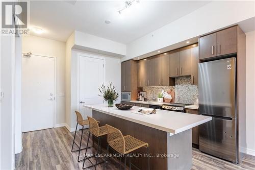 #107 -457 Plains Rd E, Burlington, ON - Indoor Photo Showing Kitchen With Upgraded Kitchen