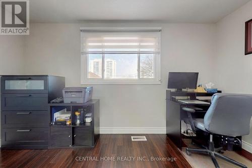 687 7Th Ave, Hamilton, ON - Indoor Photo Showing Office