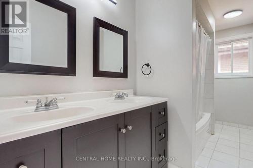 687 7Th Ave, Hamilton, ON - Indoor Photo Showing Bathroom