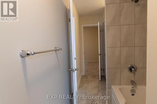 16 Buttercream Ave, Thorold, ON - Indoor Photo Showing Bathroom