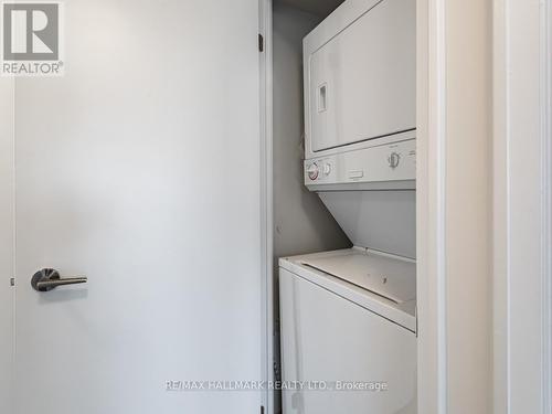 1104 - 25 Carlton Street, Toronto, ON - Indoor Photo Showing Laundry Room