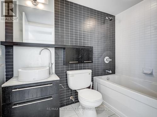 1104 - 25 Carlton Street, Toronto, ON - Indoor Photo Showing Bathroom