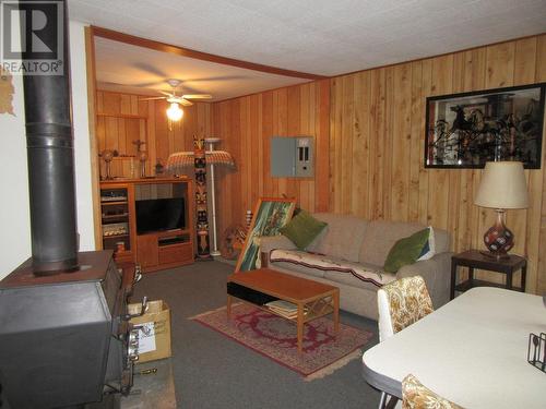7551 Burgess Road, Deka Lake / Sulphurous / Hathaway Lakes, BC - Indoor Photo Showing Living Room