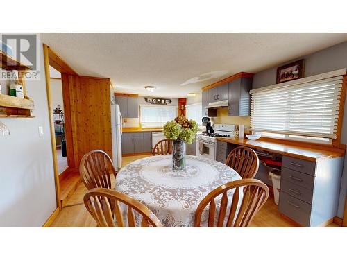 6851 Fawn Creek Road, Lone Butte, BC - Indoor Photo Showing Dining Room