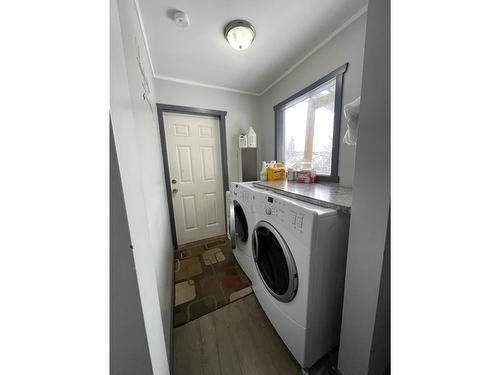 329 6Th Avenue S, Cranbrook, BC - Indoor Photo Showing Laundry Room