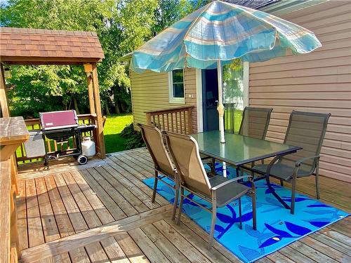 Perfect for bbqing and dining. - 322 Oxford Avenue, Crystal Beach, ON - Outdoor With Deck Patio Veranda With Exterior