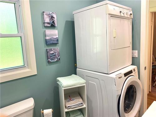 322 Oxford Avenue, Crystal Beach, ON - Indoor Photo Showing Laundry Room