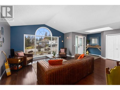 145 Magic Drive, Kelowna, BC - Indoor Photo Showing Living Room