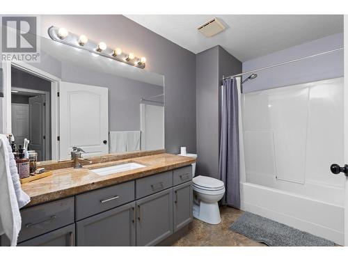 145 Magic Drive, Kelowna, BC - Indoor Photo Showing Bathroom