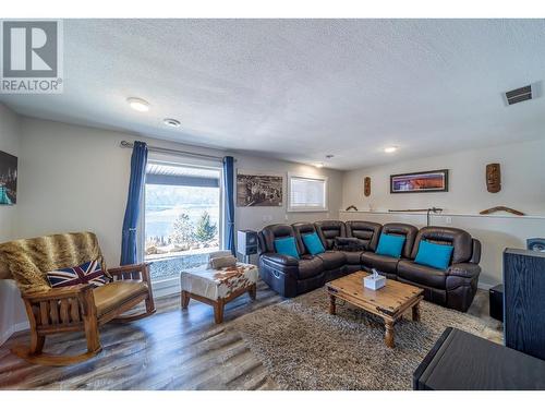 14850 Middle Bench Road, Lake Country, BC - Indoor Photo Showing Living Room