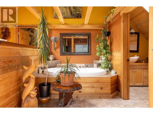310 Grandview Bench Road, Grindrod, BC - Indoor Photo Showing Bathroom