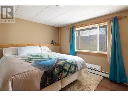 310 Grandview Bench Road, Grindrod, BC - Indoor Photo Showing Bedroom