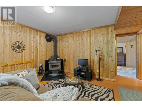4047 Torry Road Road, Eagle Bay, BC - Indoor With Fireplace