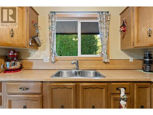 4047 Torry Road Road, Eagle Bay, BC - Indoor Photo Showing Kitchen With Double Sink