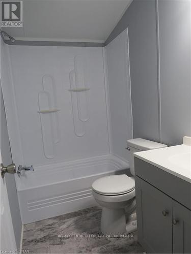 128 - 198 Springbank Drive, London, ON - Indoor Photo Showing Bathroom