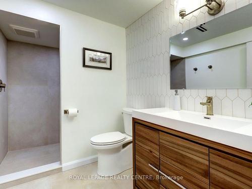 8 Tyler Pl, Toronto, ON - Indoor Photo Showing Bathroom